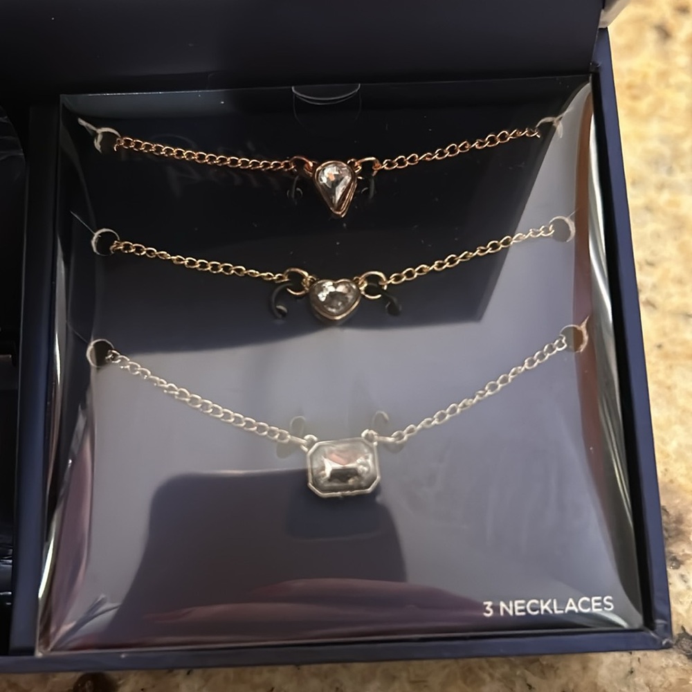 Jewelry Set - Picture 3 of 5